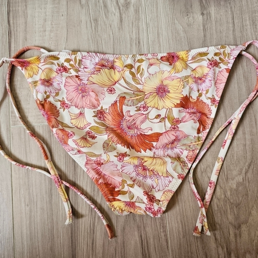 SHADE AND SHORE Two-piece Bikini Halter top - Picture 6 of 9
